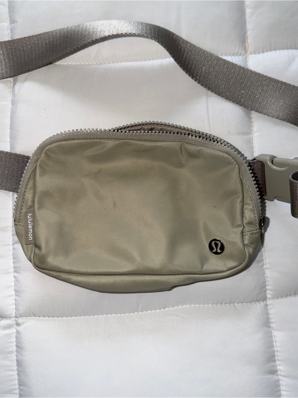 lululemon athletica Men's Sage Green Belt Bag